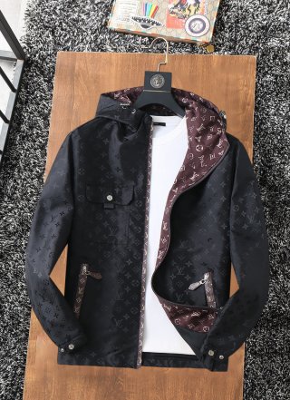 Hoodies & Sweatshirts