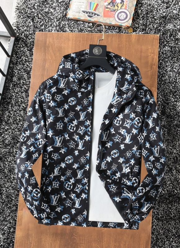 Hoodies & Sweatshirts