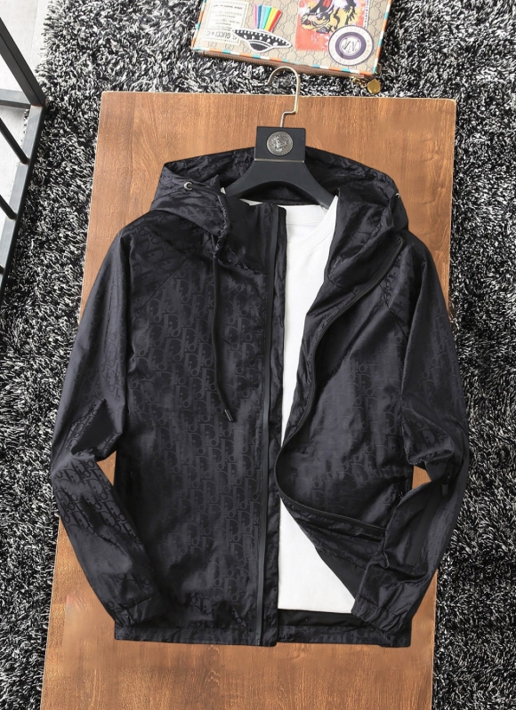 Hoodies & Sweatshirts