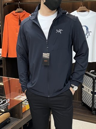 Hoodies & Sweatshirts