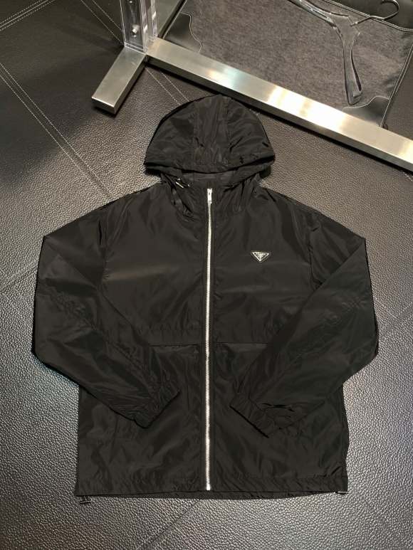 Hoodies & Sweatshirts