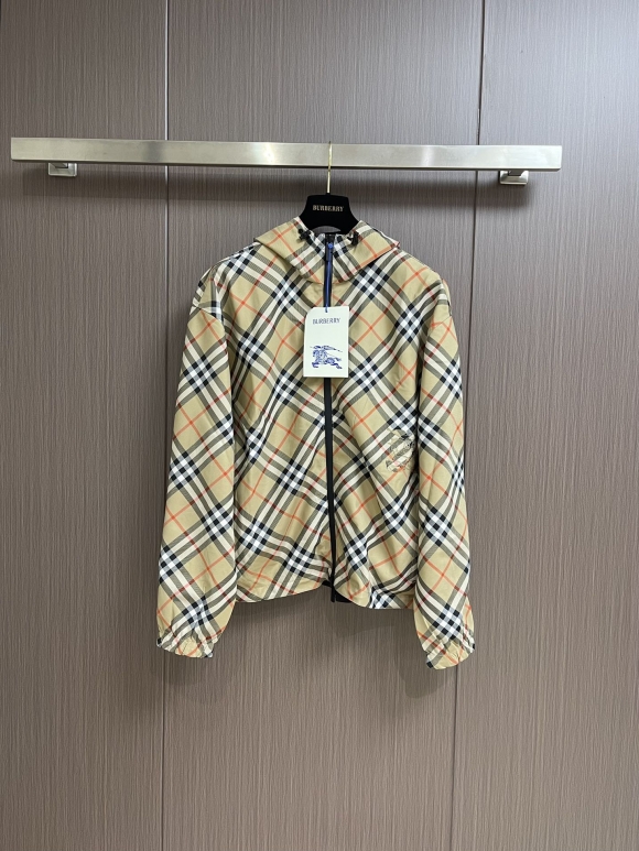 Hoodies & Sweatshirts