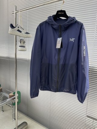 Hoodies & Sweatshirts