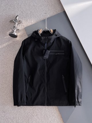 Hoodies & Sweatshirts