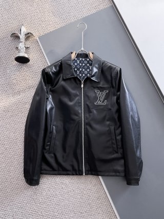 Hoodies & Sweatshirts