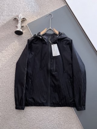 Hoodies & Sweatshirts