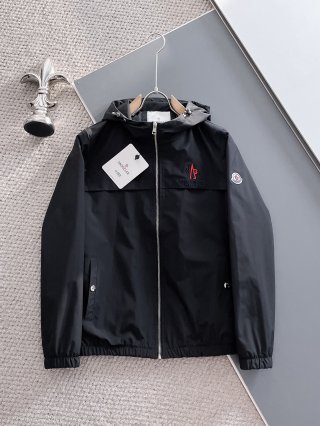 Hoodies & Sweatshirts