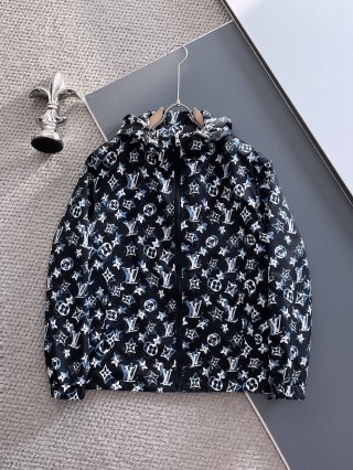 Hoodies & Sweatshirts