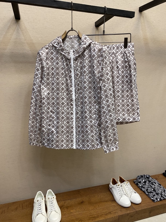 Hoodies & Sweatshirts Hoodies & Sweatshirts