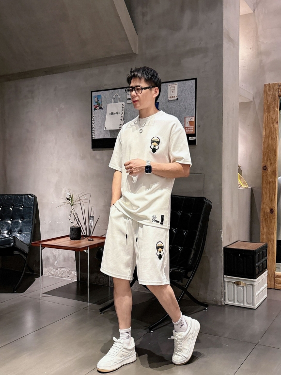 Leisure suit Leisure suit