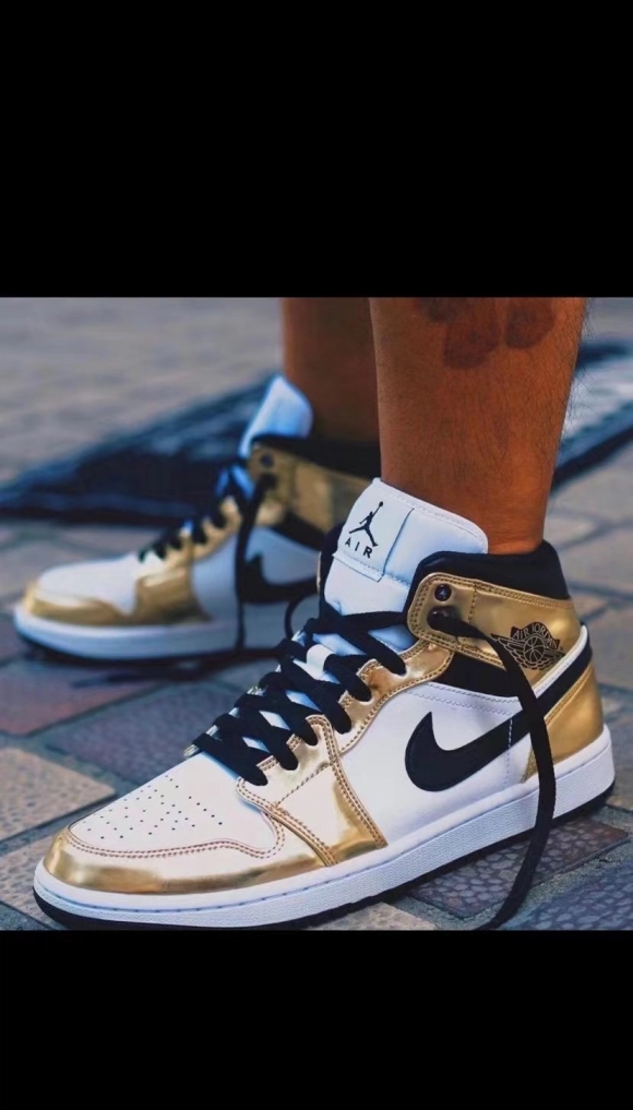 AirJordan1MidSHOES
