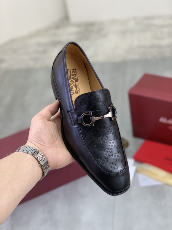 FerragamoSHOES