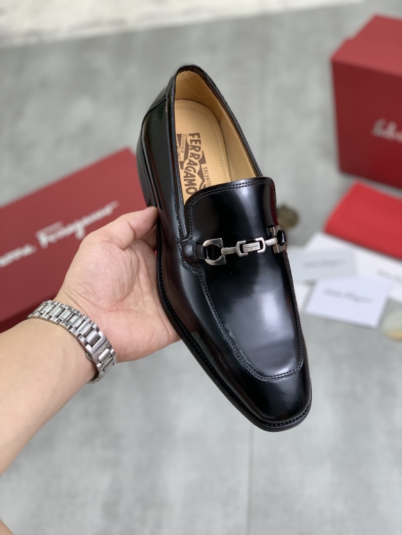 FerragamoSHOES