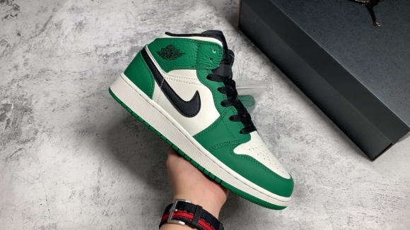 AirJordan1MidSHOES