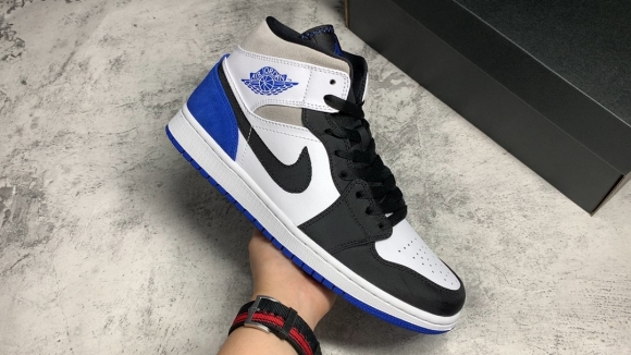 AirJordan1MidSHOES