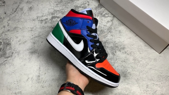 AirJordan1MidSHOES