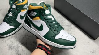 AirJordan1MidSHOES