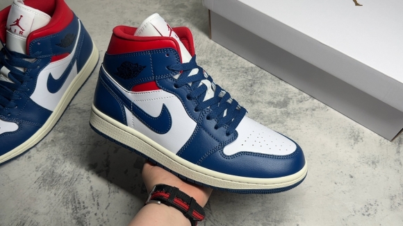 AirJordan1MidSHOES