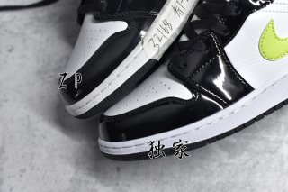 AirJordan1MidSHOES