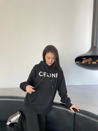 Hoodies & Sweatshirts