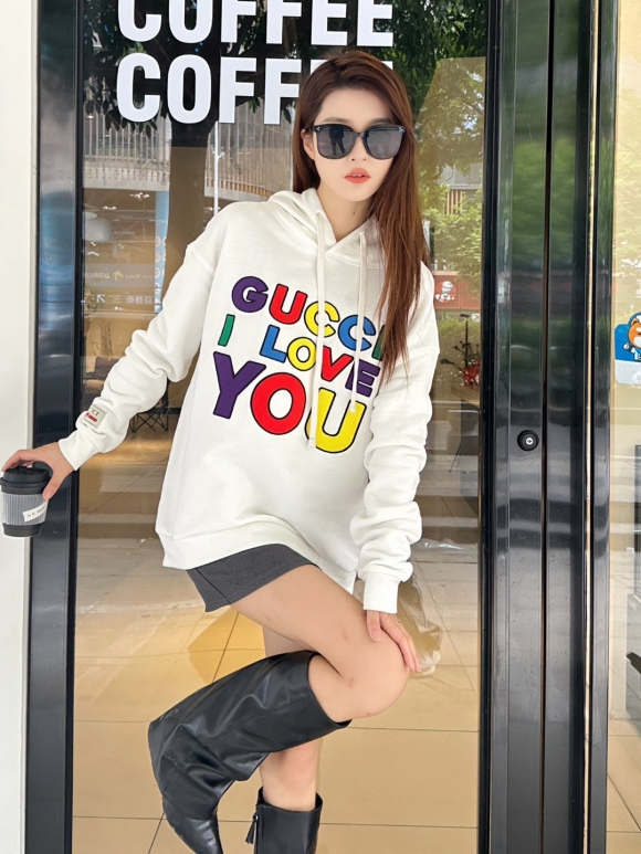 Hoodies & Sweatshirts