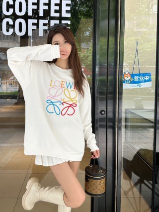 Hoodies & Sweatshirts