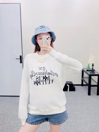 Hoodies & Sweatshirts