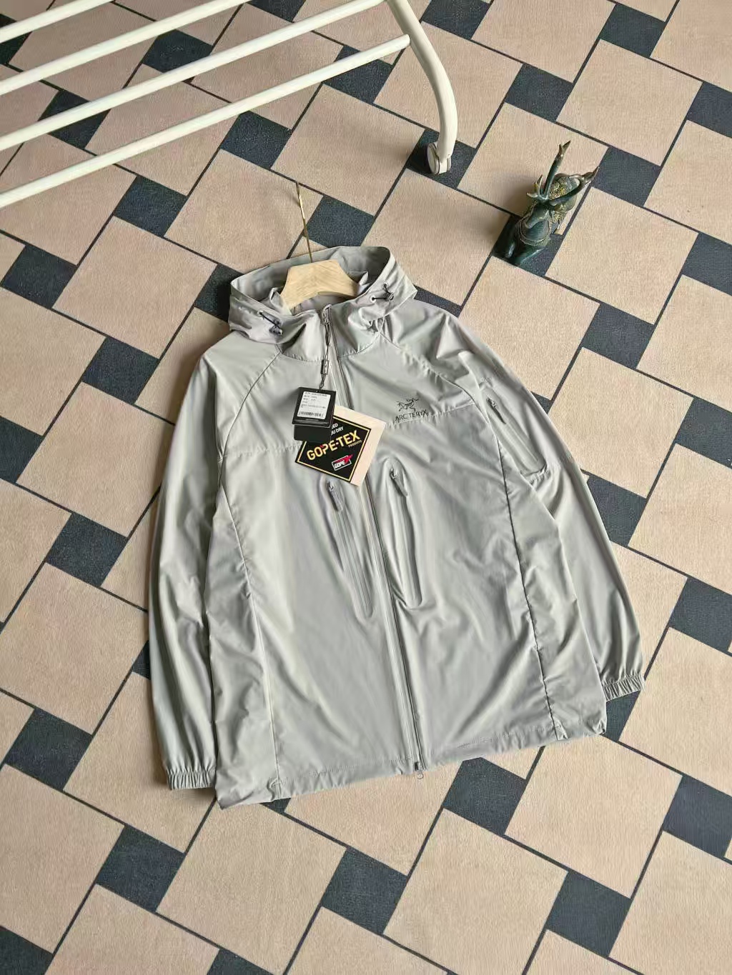 Hoodies & Sweatshirts