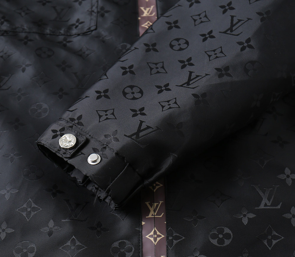 Hoodies & Sweatshirts