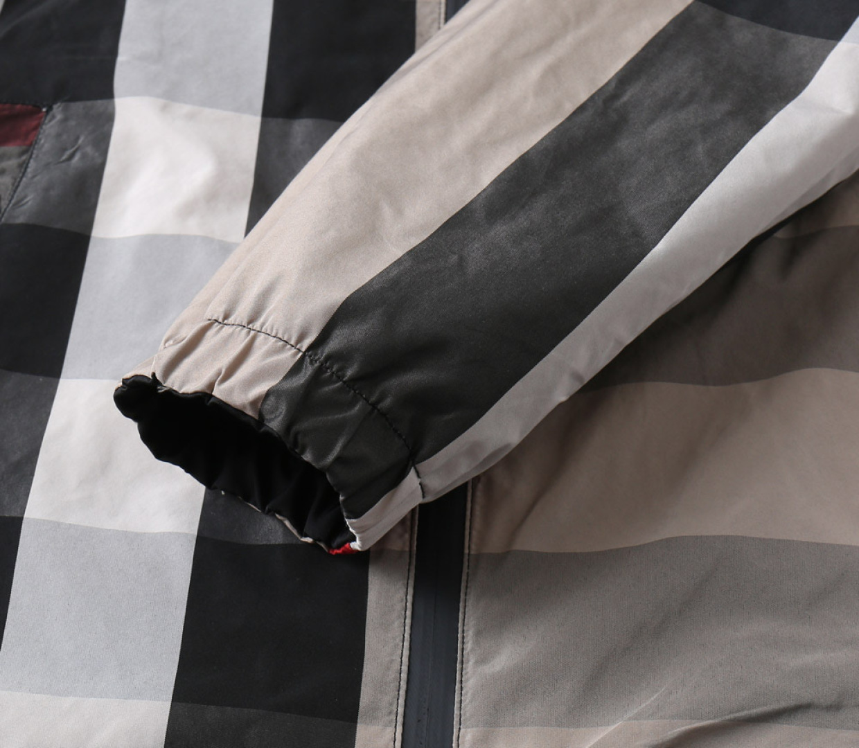 Hoodies & Sweatshirts