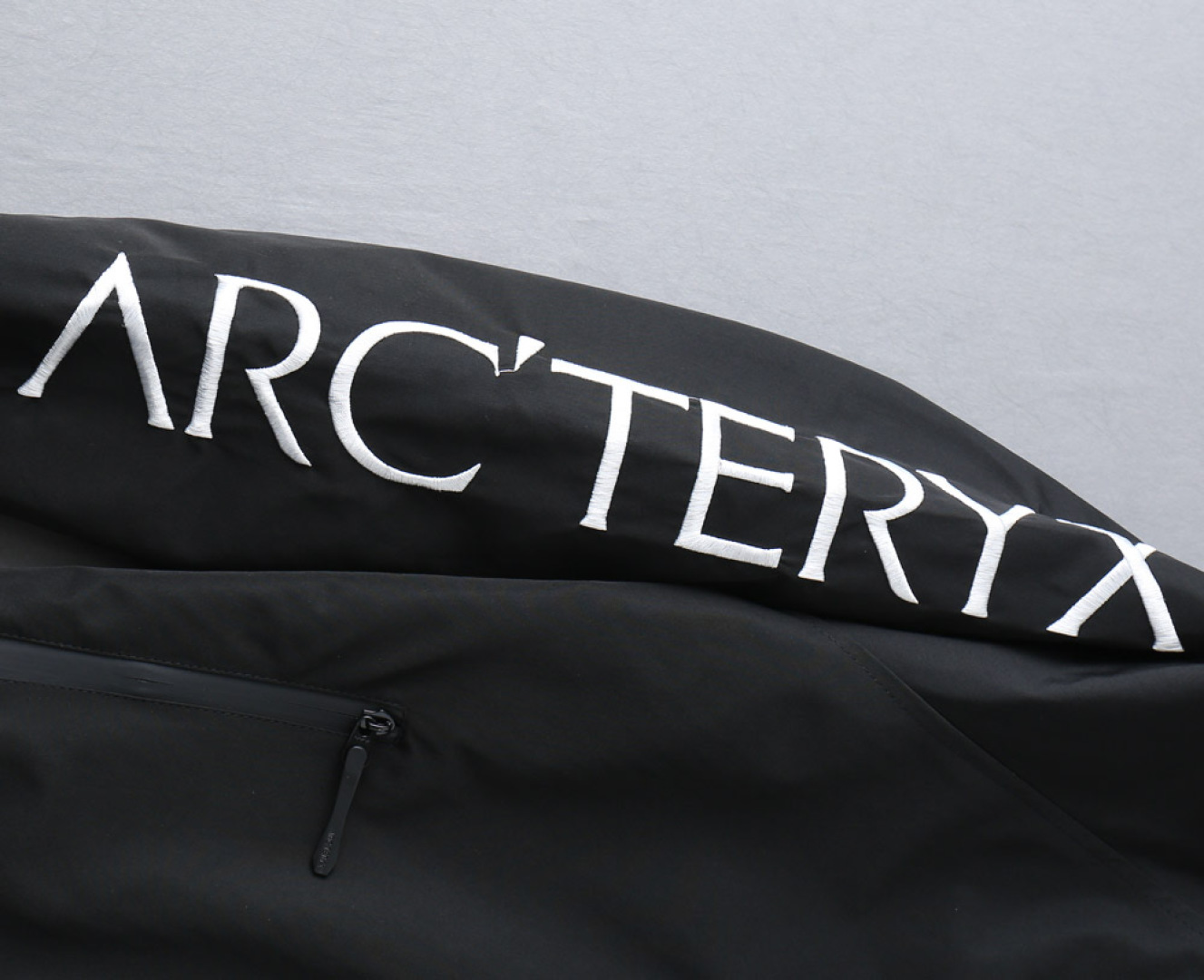 Hoodies & Sweatshirts