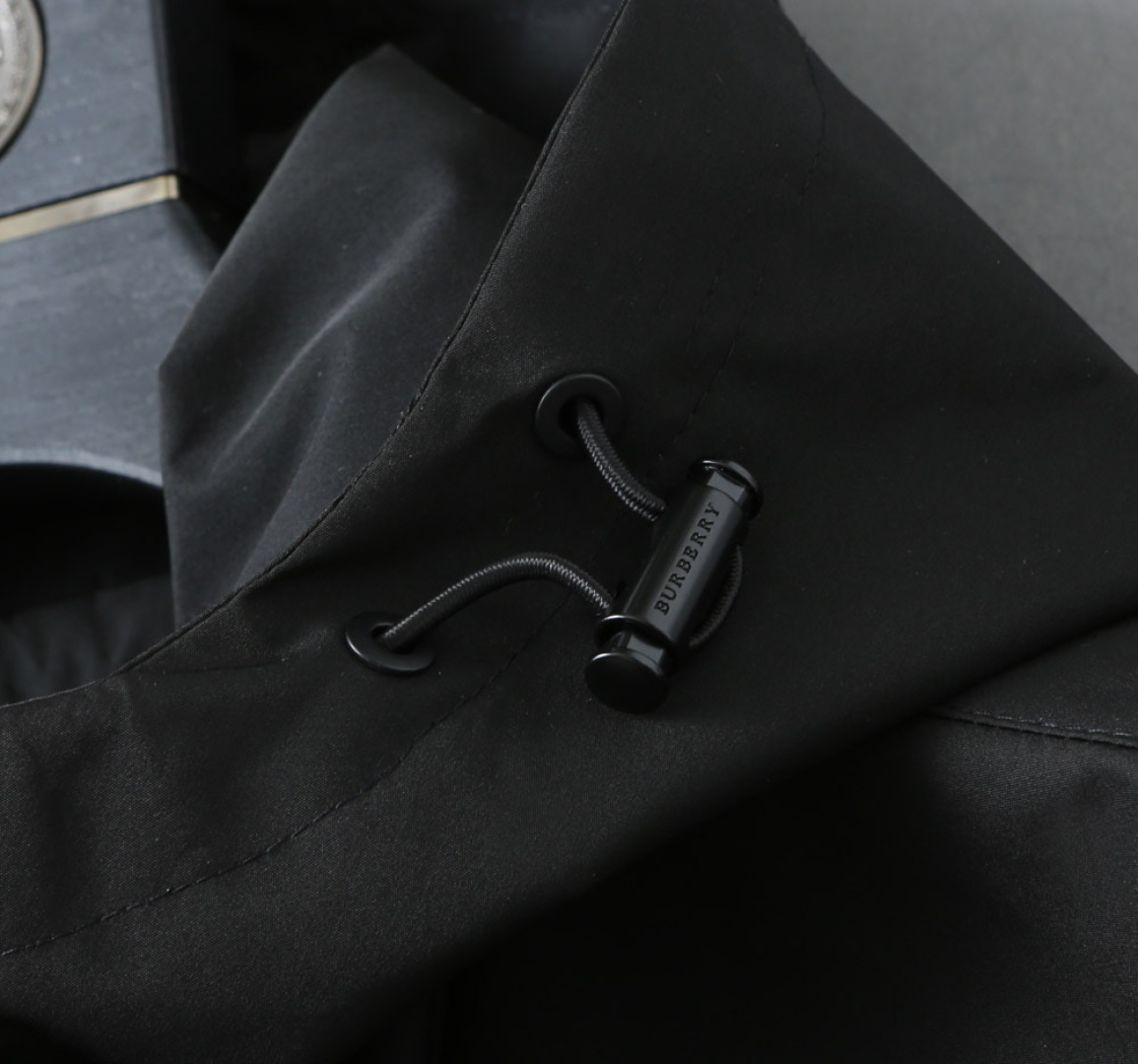 Hoodies & Sweatshirts