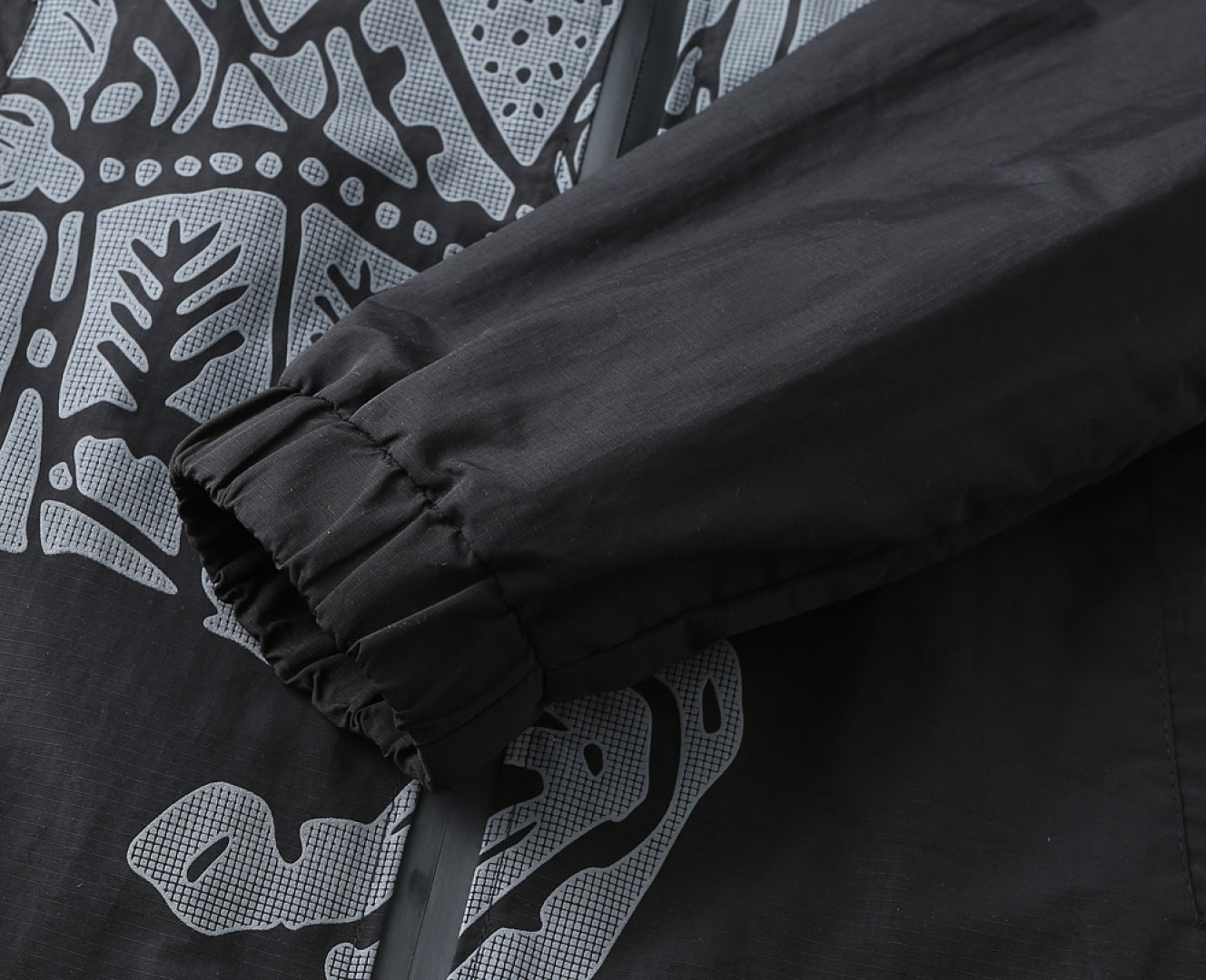 Hoodies & Sweatshirts