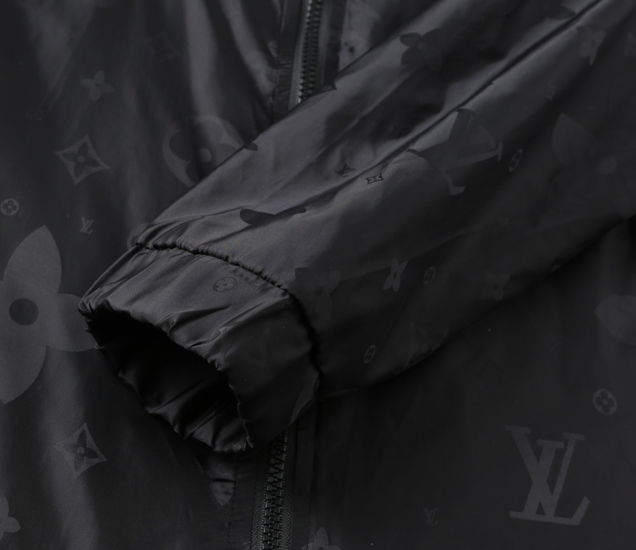 Hoodies & Sweatshirts