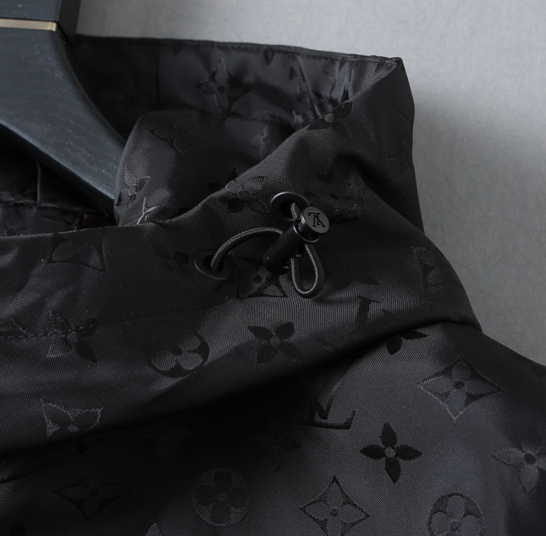 Hoodies & Sweatshirts