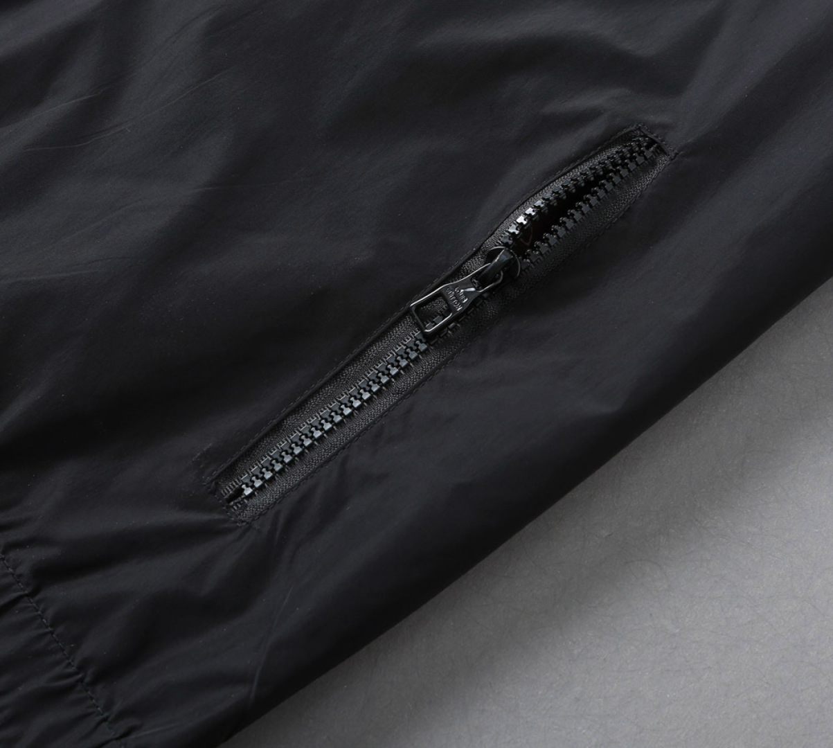 Hoodies & Sweatshirts