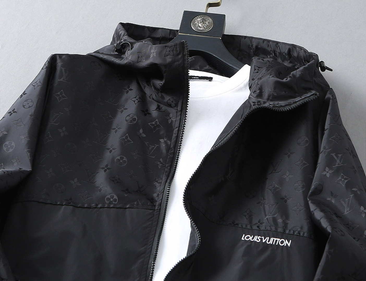 Hoodies & Sweatshirts