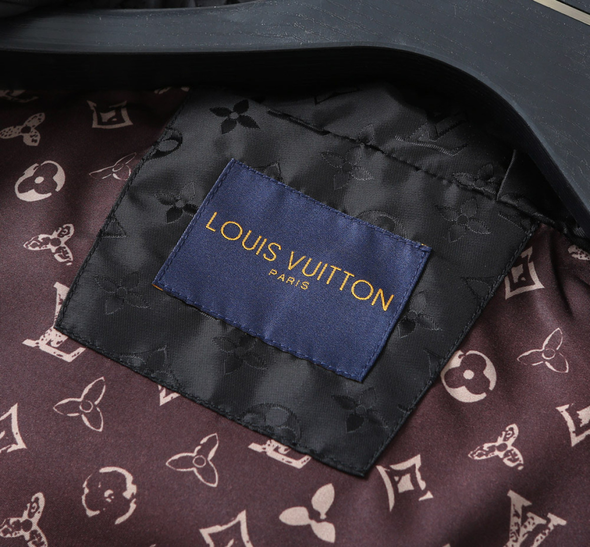 Hoodies & Sweatshirts