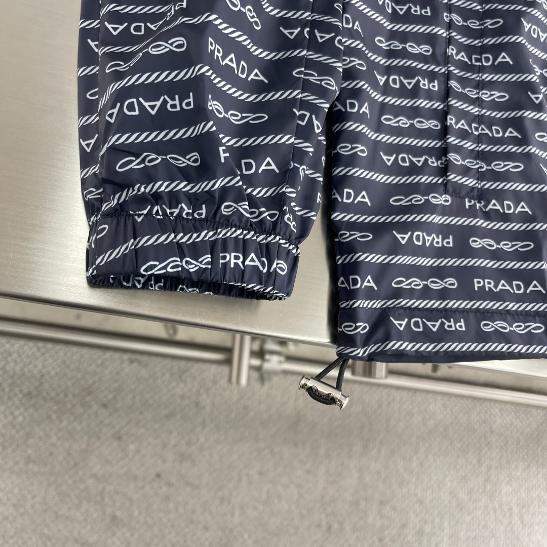 Hoodies & Sweatshirts