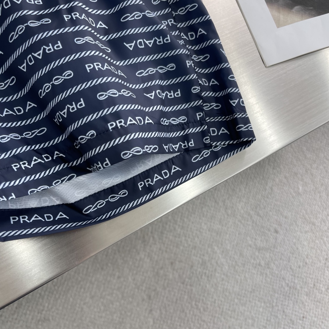 Hoodies & Sweatshirts