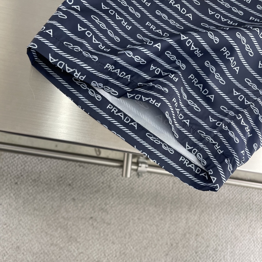 Hoodies & Sweatshirts