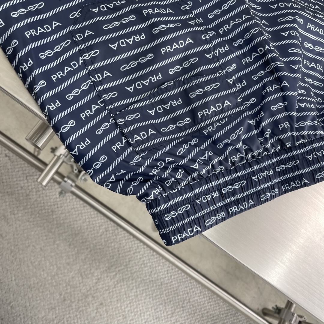 Hoodies & Sweatshirts