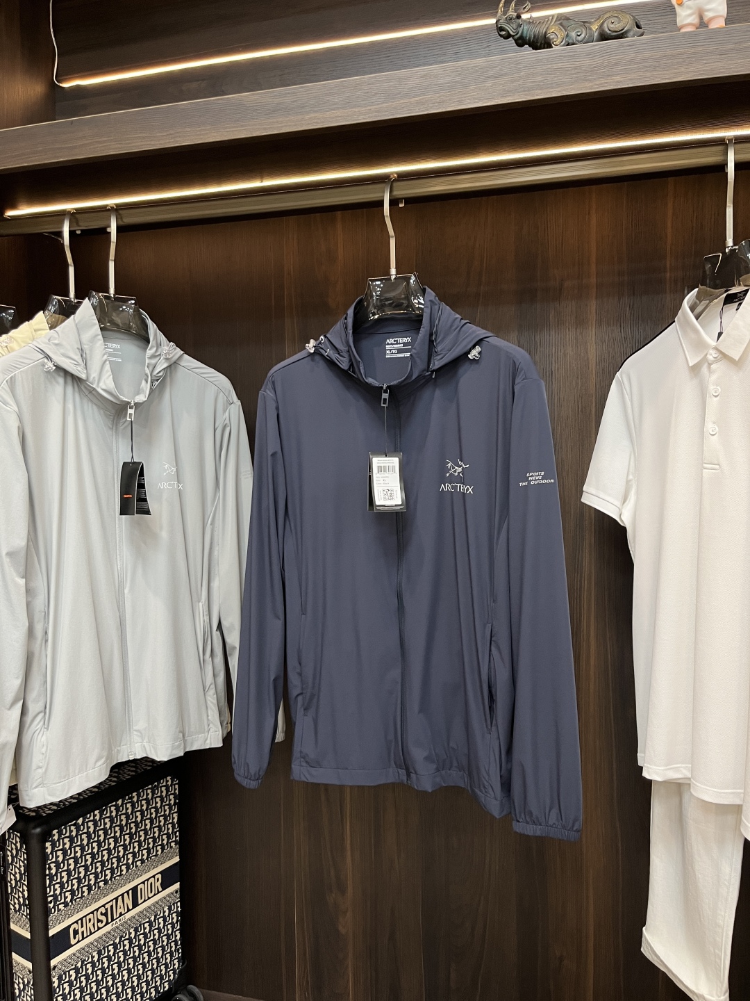 Hoodies & Sweatshirts