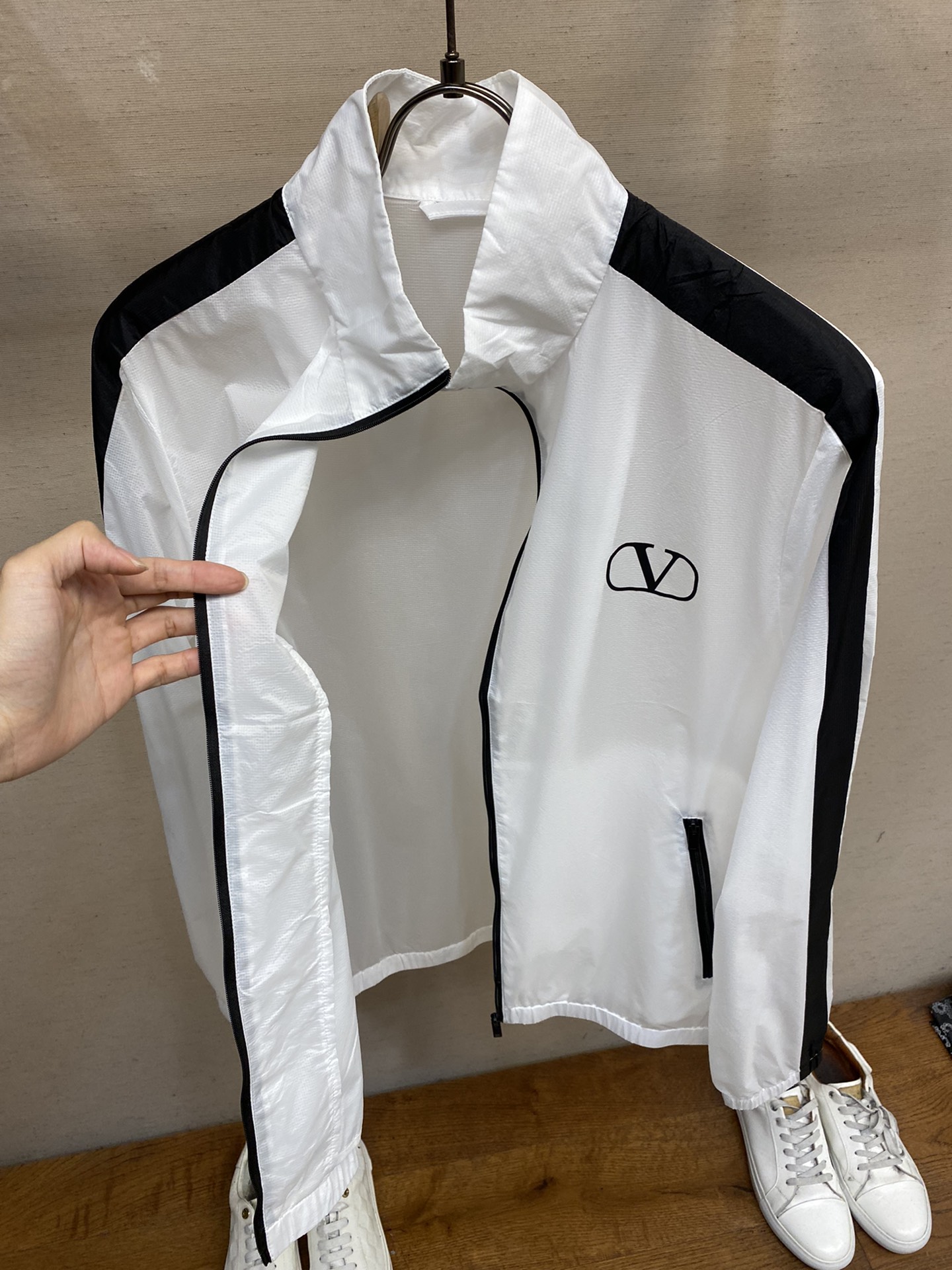 Hoodies & Sweatshirts