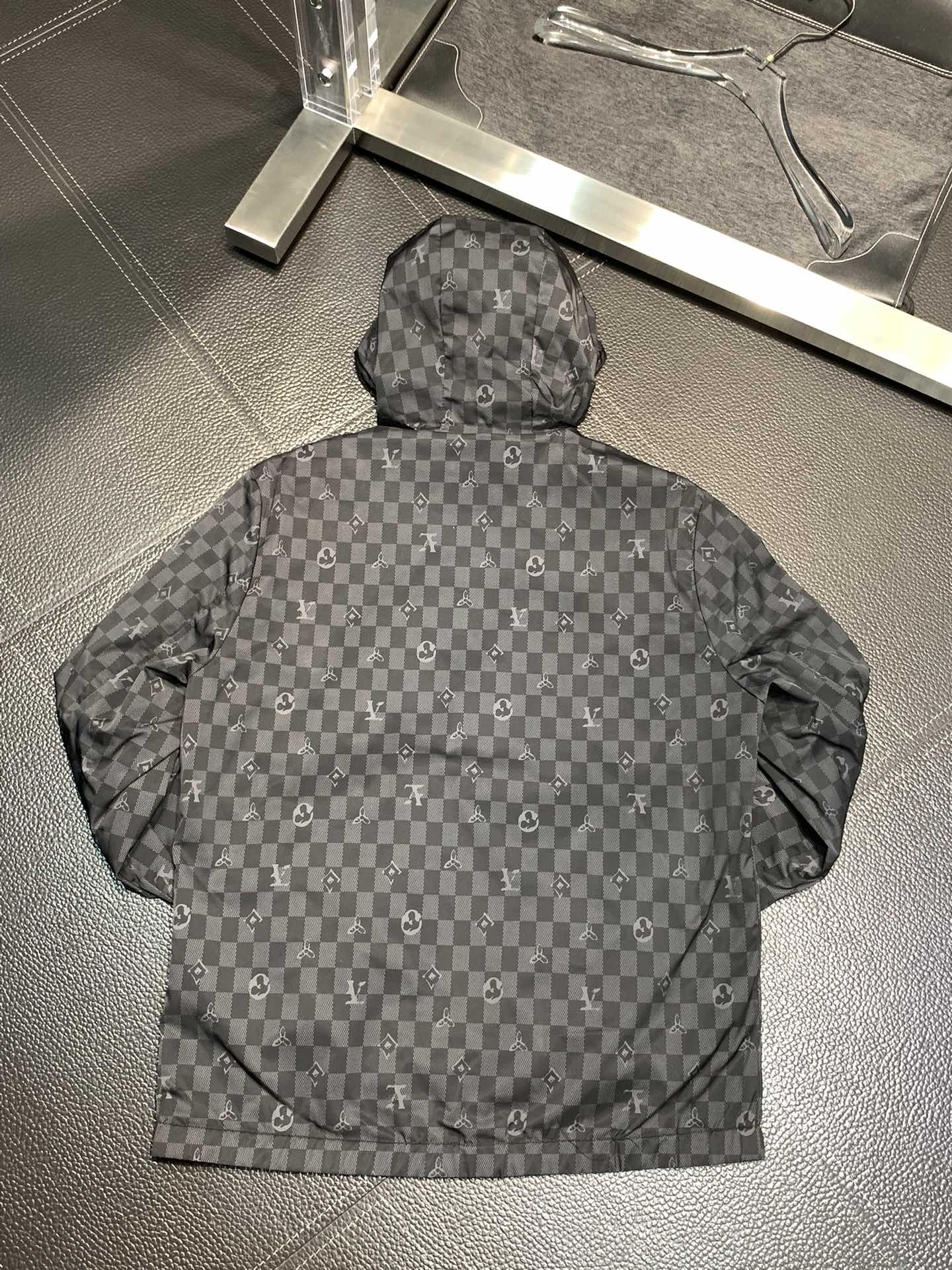 Hoodies & Sweatshirts