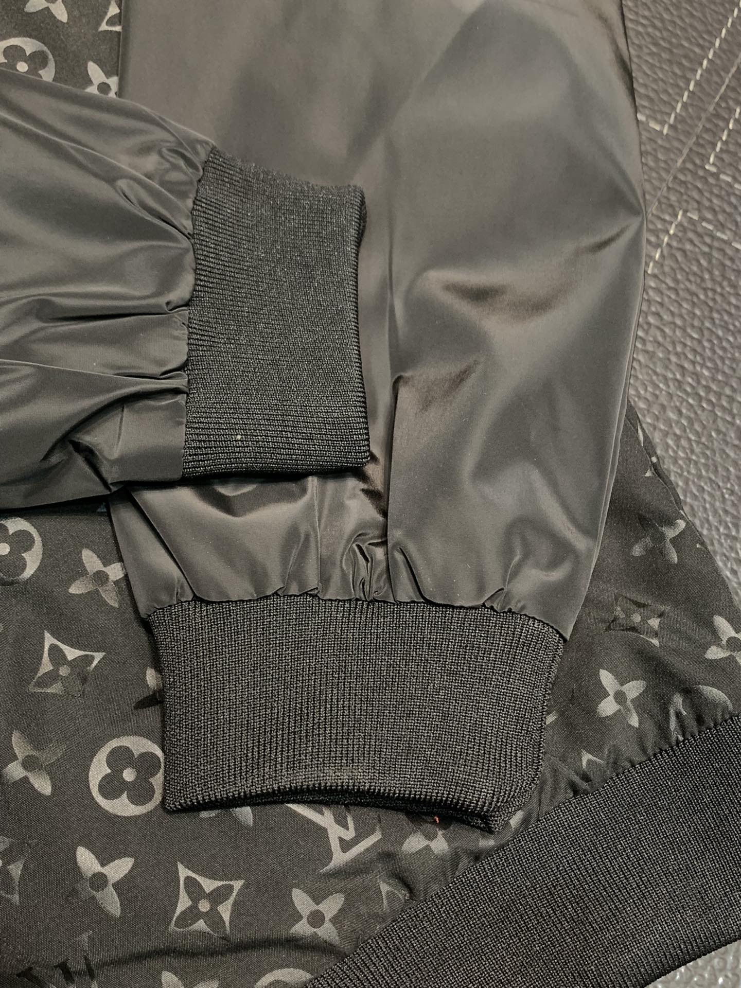 Hoodies & Sweatshirts