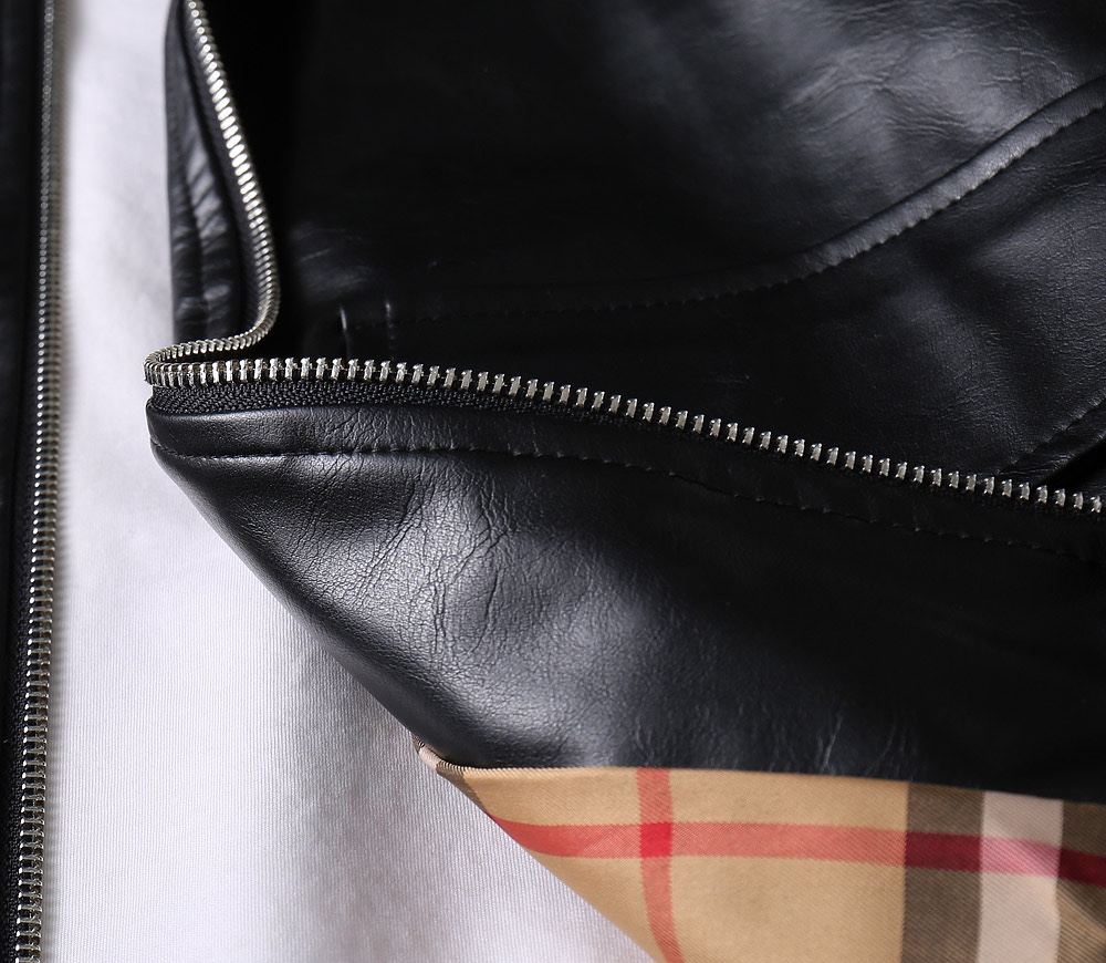 Hoodies & Sweatshirts