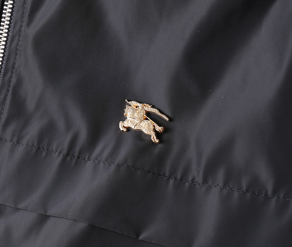 Hoodies & Sweatshirts