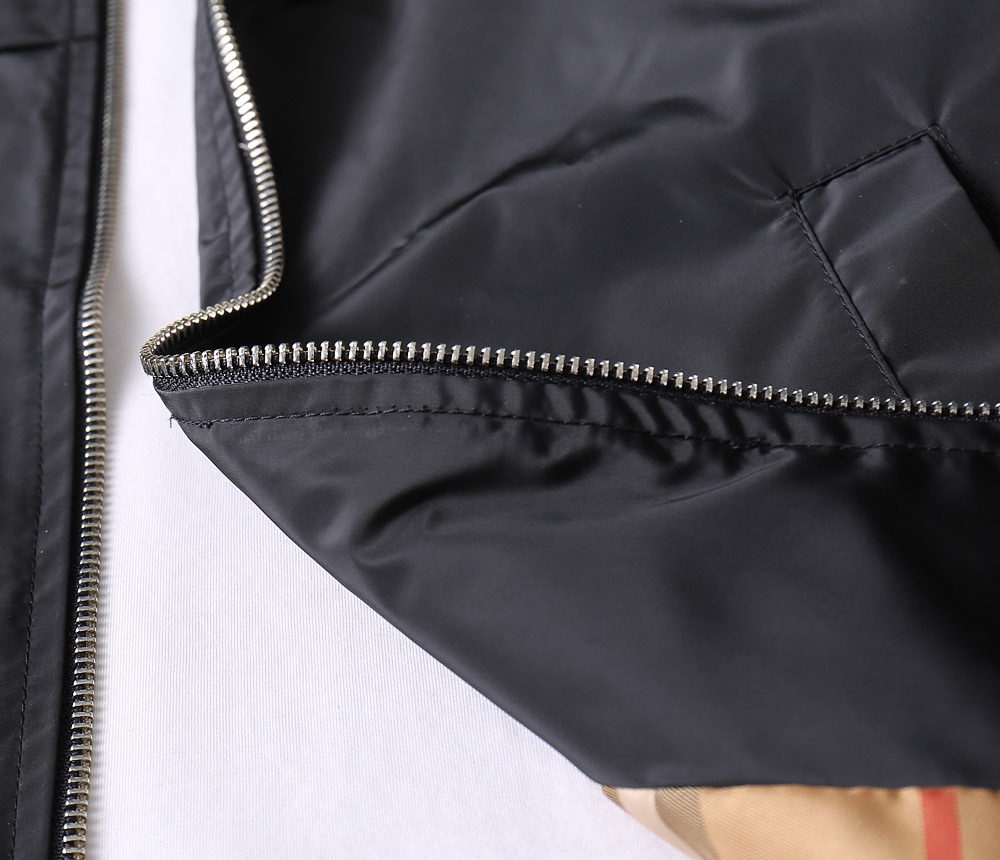 Hoodies & Sweatshirts