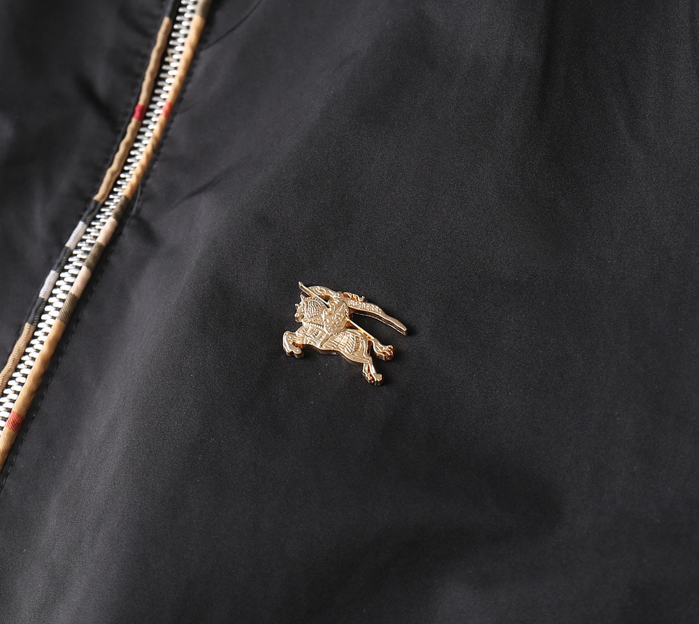 Hoodies & Sweatshirts